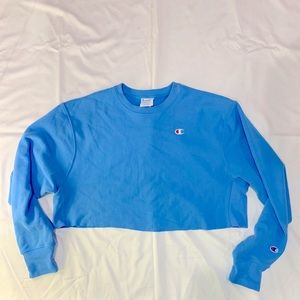 oversized cropped champion sweatshirt in a size XL